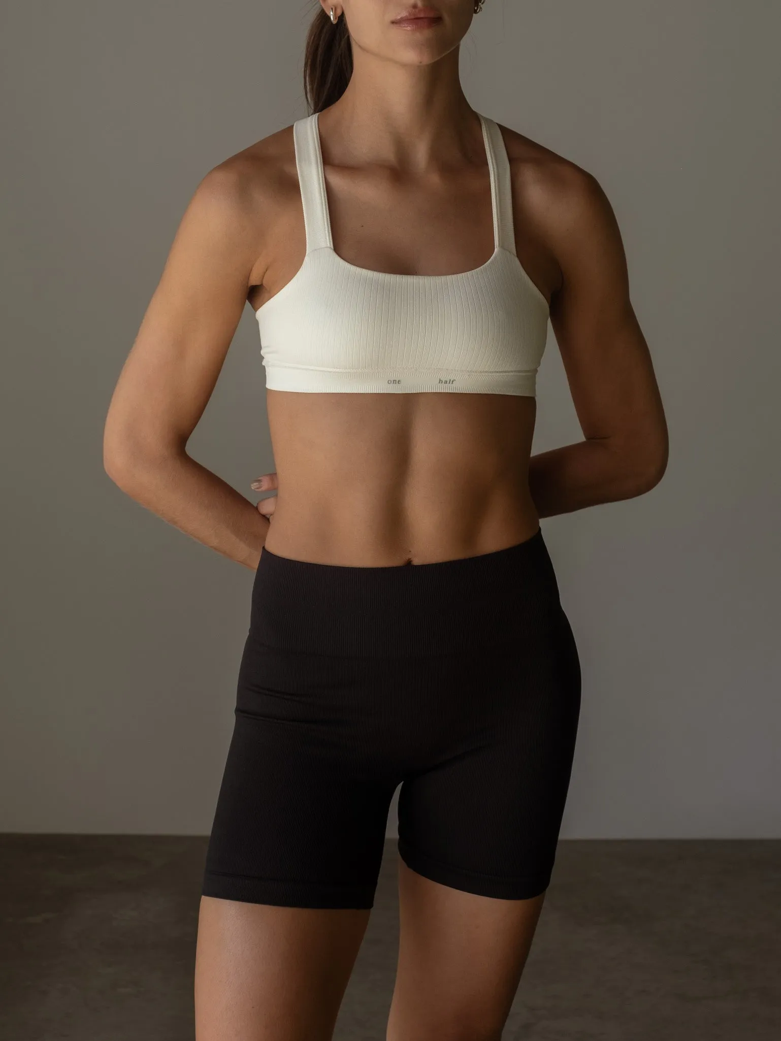 CONTOUR SEAMLESS CROP TOP  - VANILLA