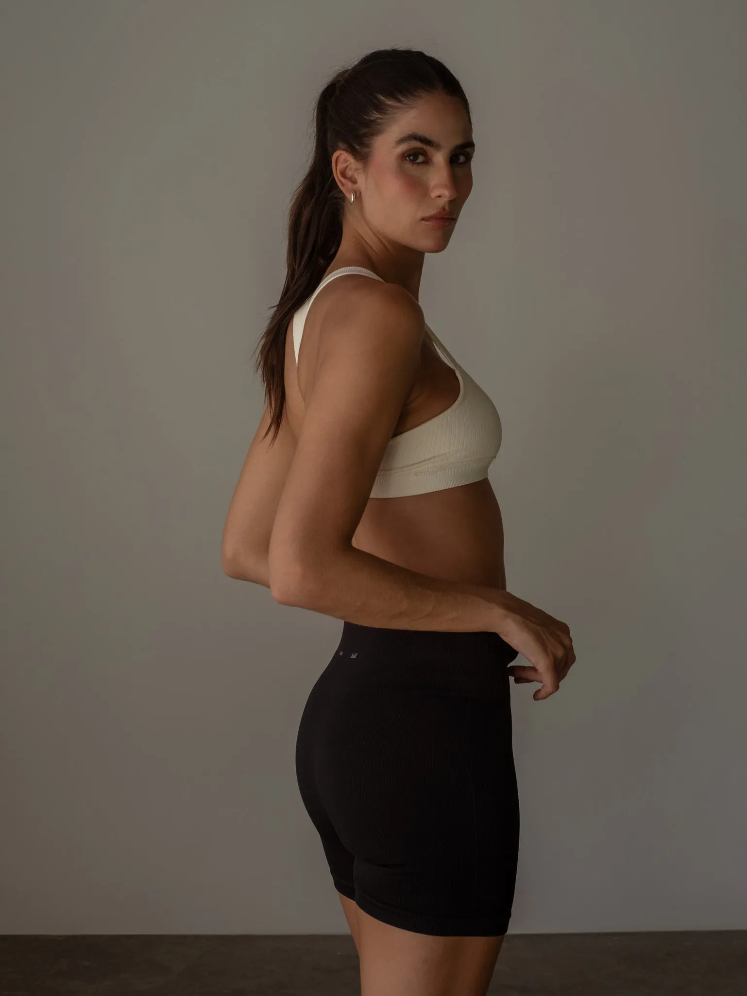 CONTOUR SEAMLESS CROP TOP  - VANILLA
