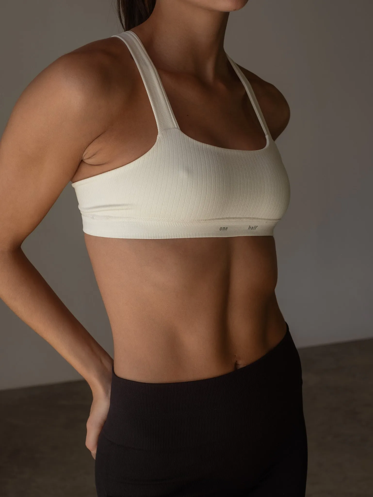 CONTOUR SEAMLESS CROP TOP  - VANILLA