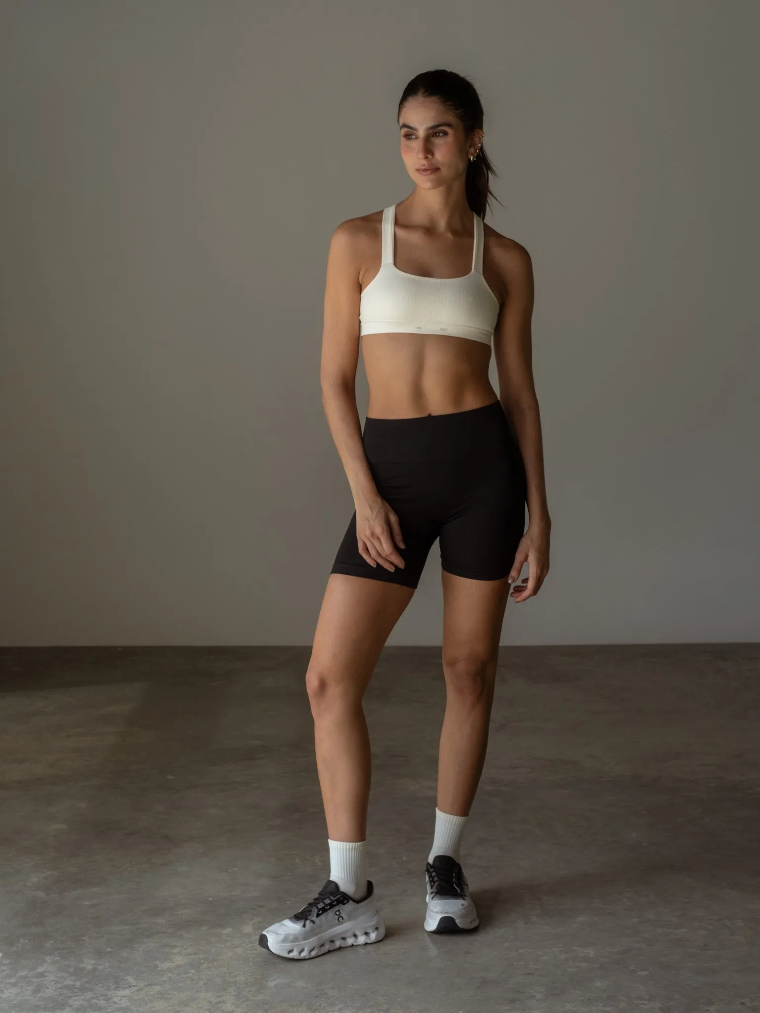CONTOUR SEAMLESS CROP TOP  - VANILLA