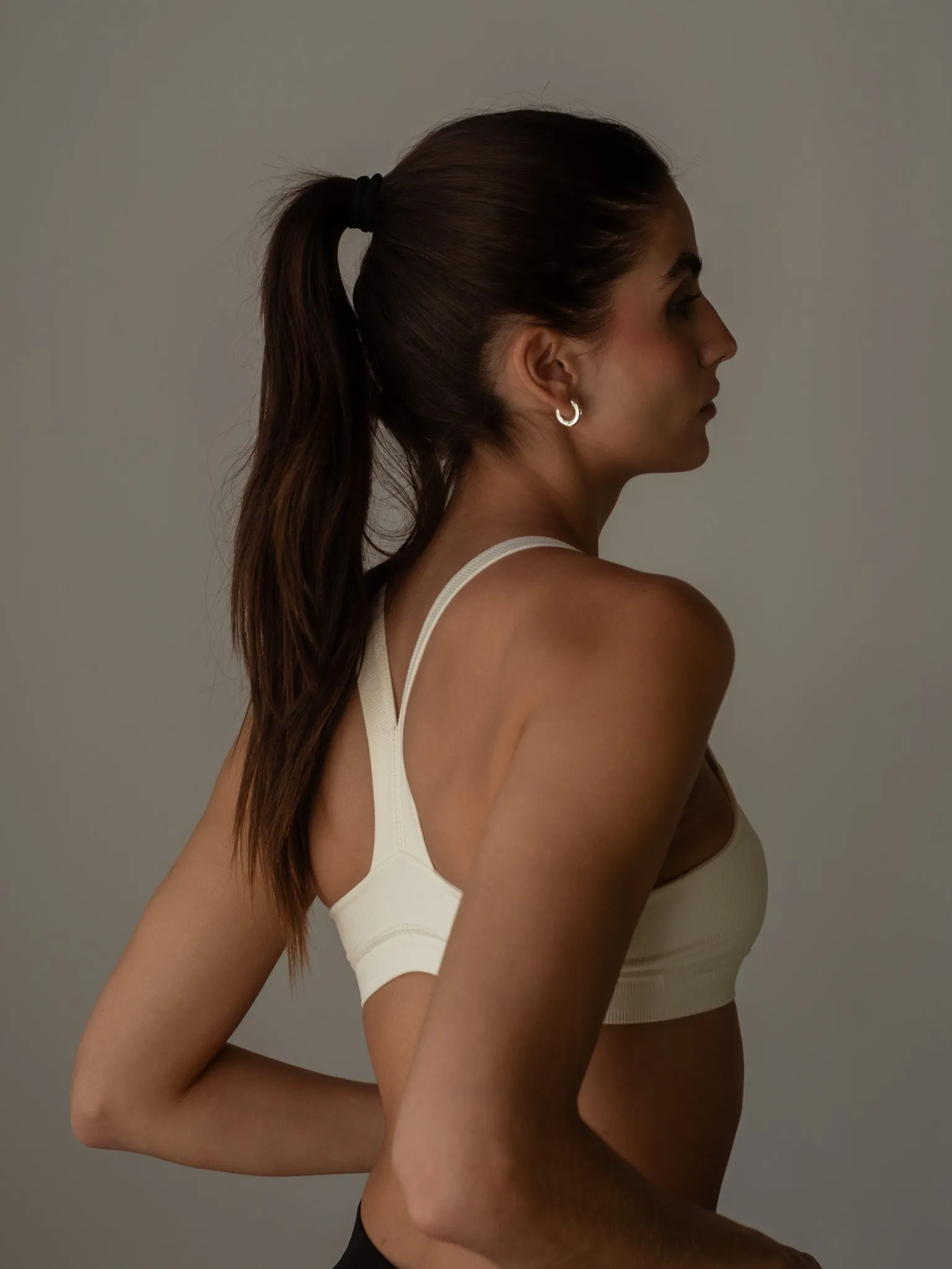 CONTOUR SEAMLESS CROP TOP  - VANILLA