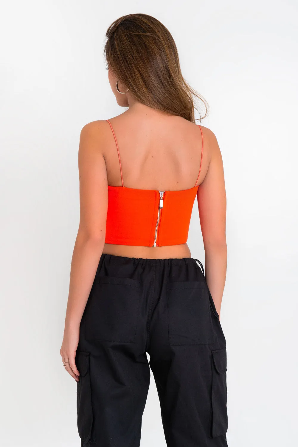 Crop top bandeau con tirantes