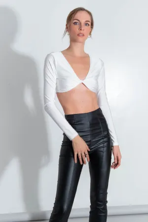 Crop top satinado ajustado escote con nudo