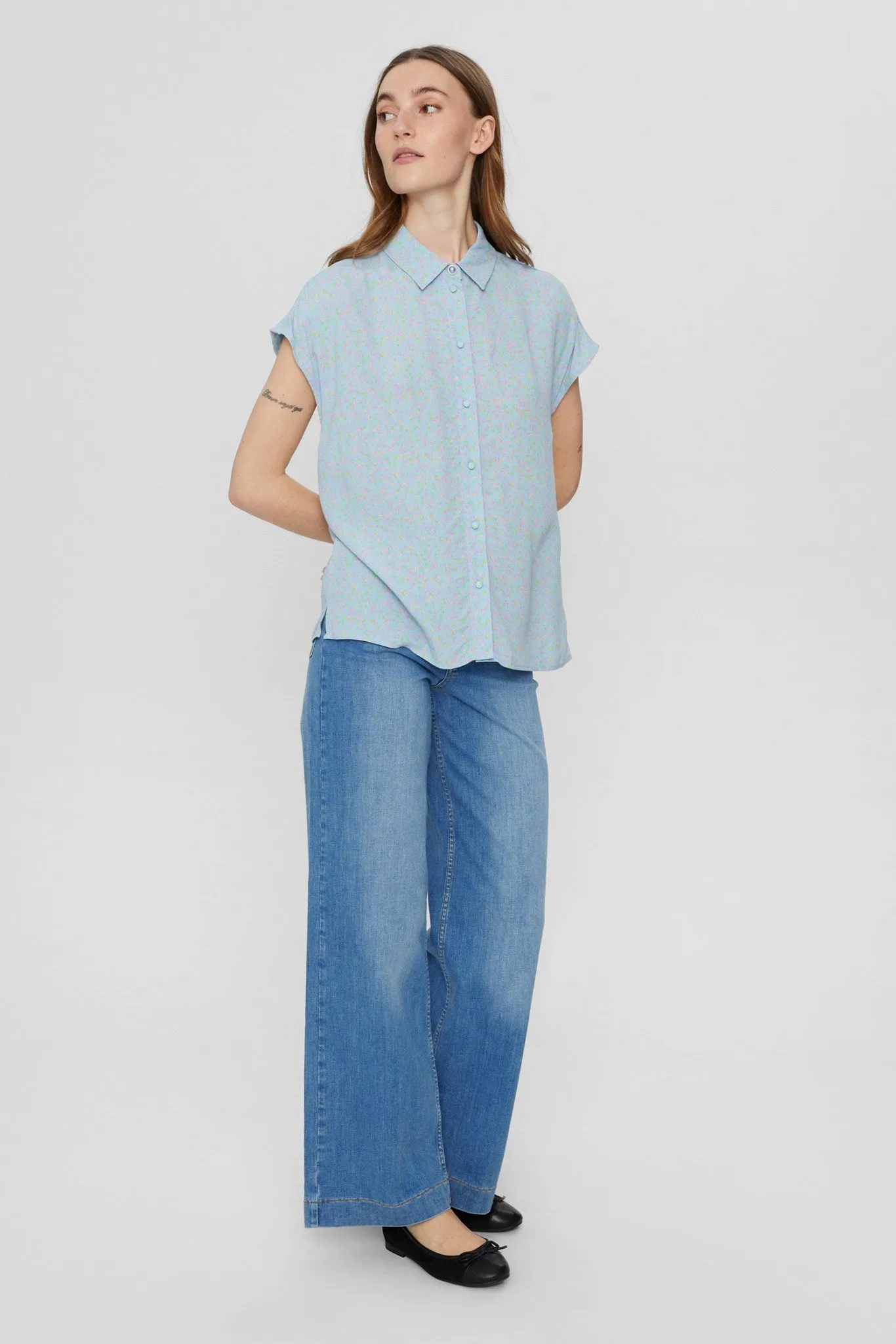NUKIRA SLEEVELESS SHIRT - Clear Sky