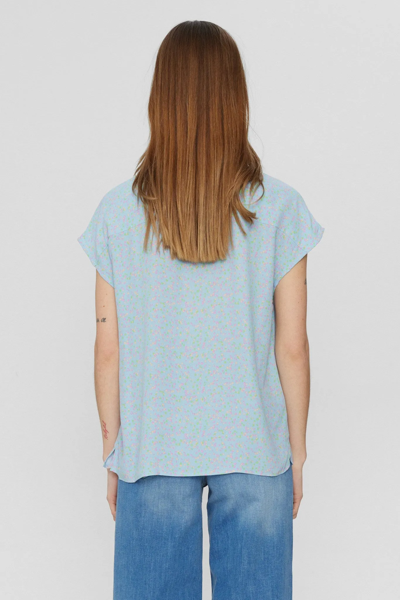 NUKIRA SLEEVELESS SHIRT - Clear Sky