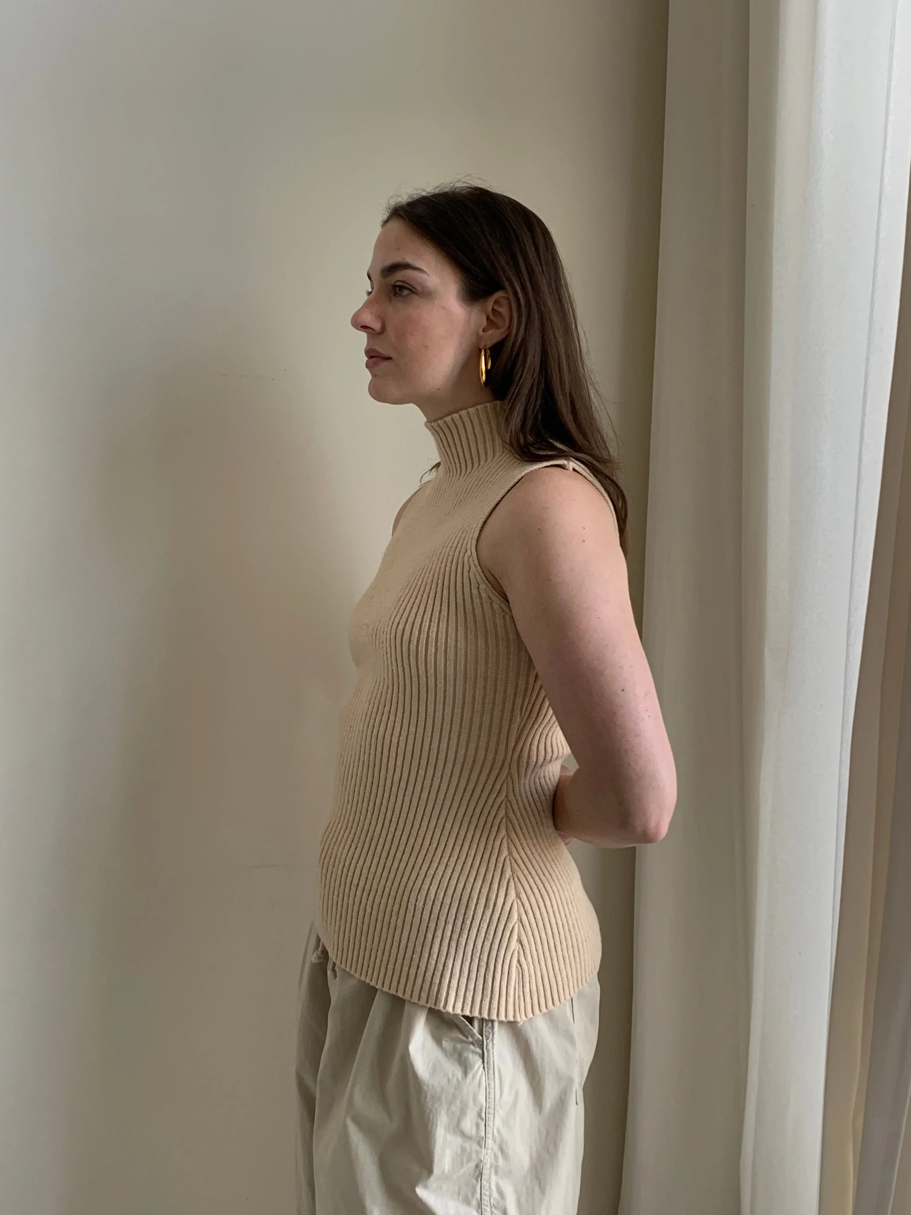 Ribbed mock neck sleeveless sweater