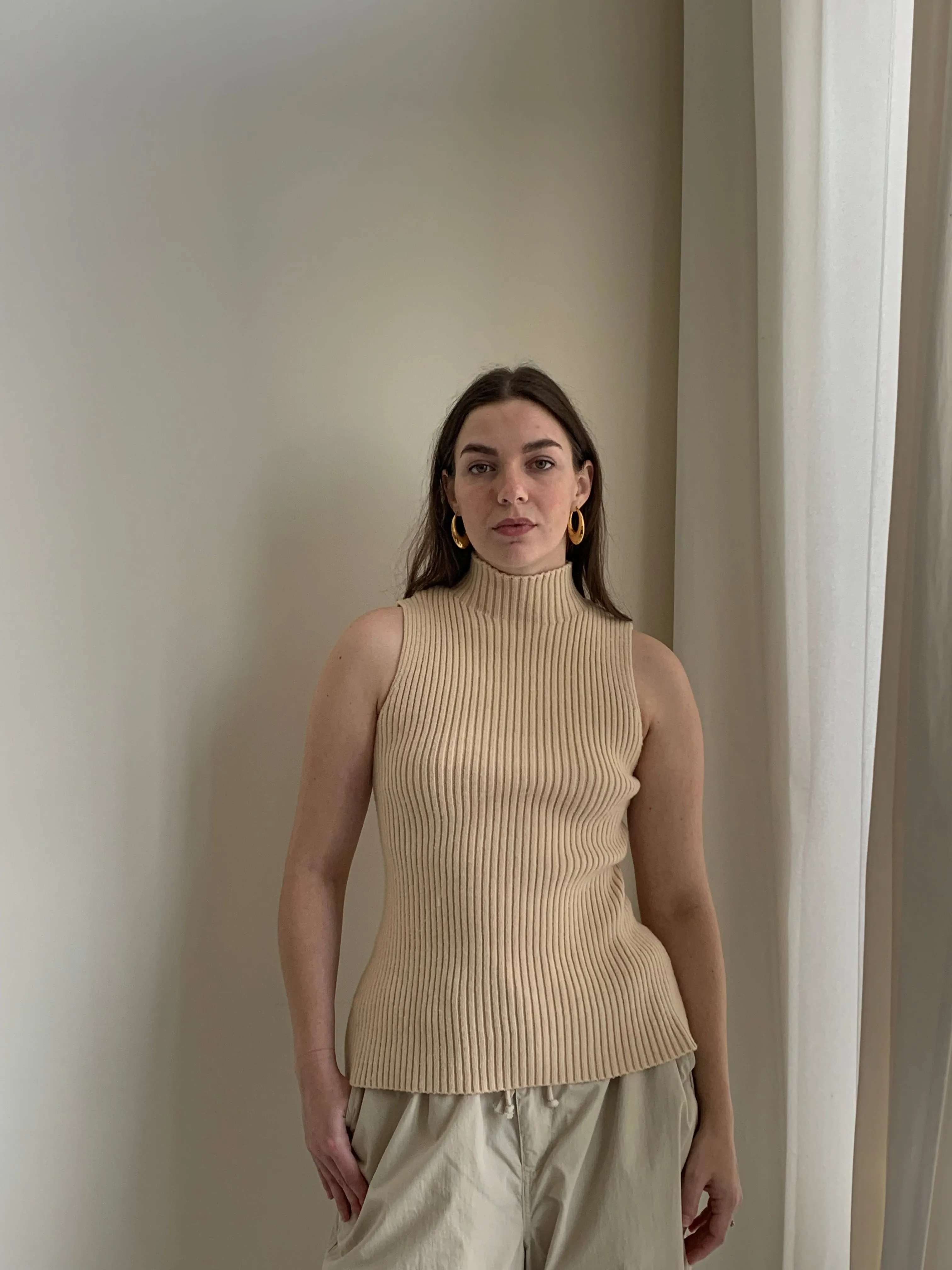 Ribbed mock neck sleeveless sweater
