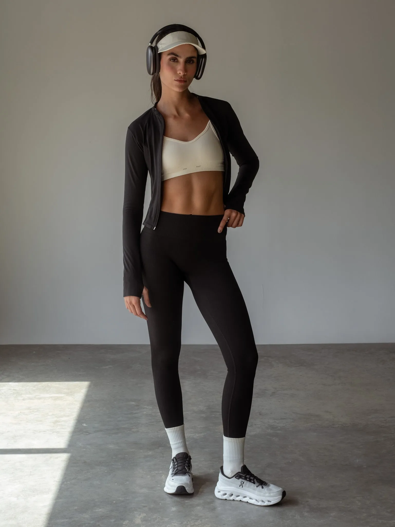 SOFT SEAMLESS CROP TOP  - VANILLA
