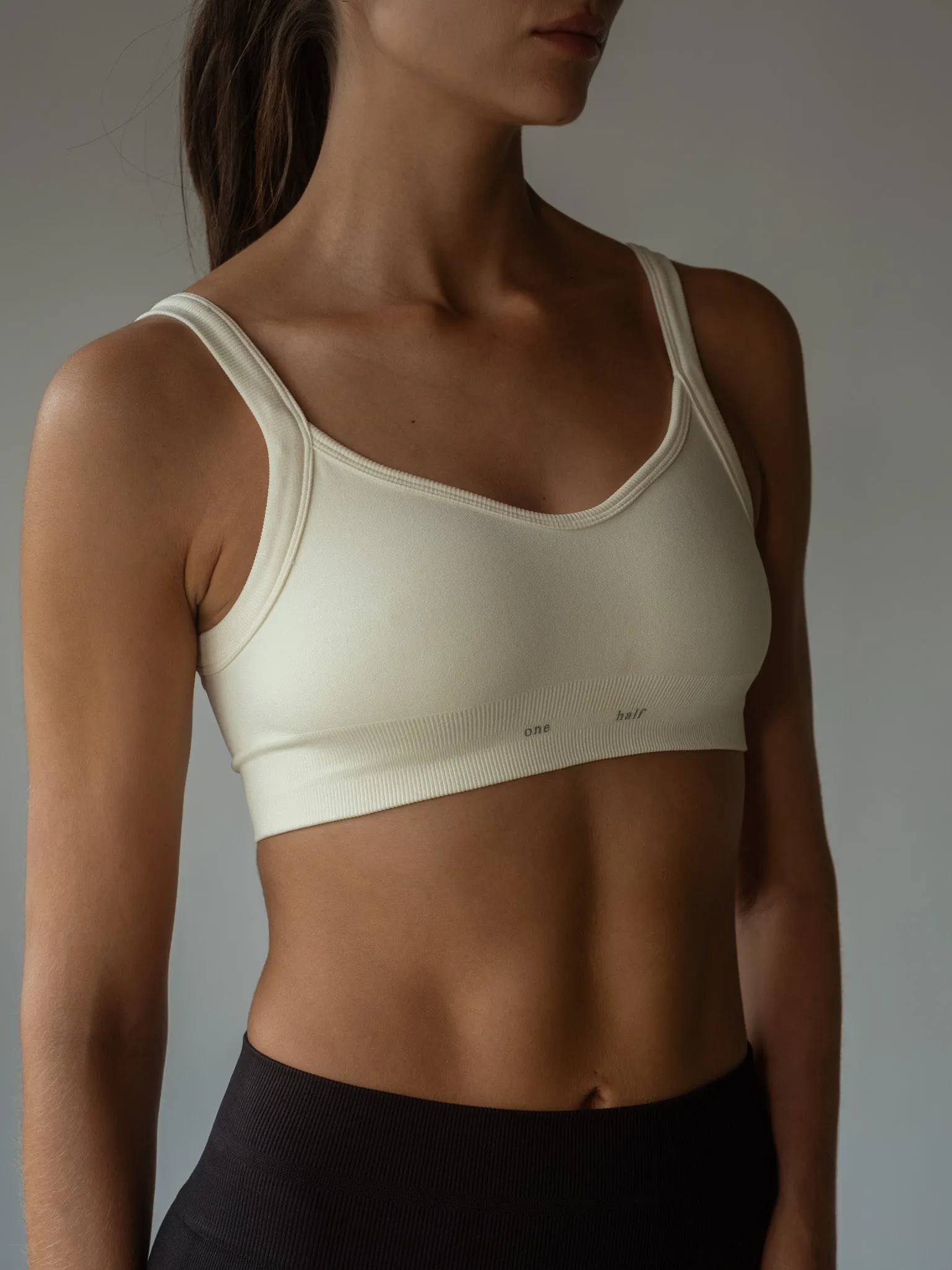 SOFT SEAMLESS CROP TOP  - VANILLA