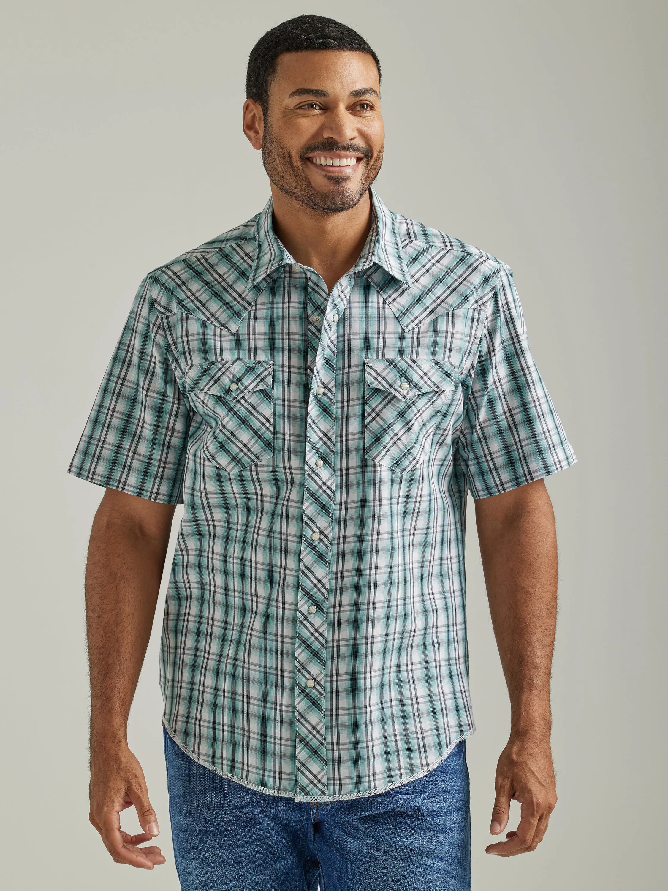 Wrangler Men's Teal/Black/White Plaid Short Sleeve Fashion Snap Western Shirt